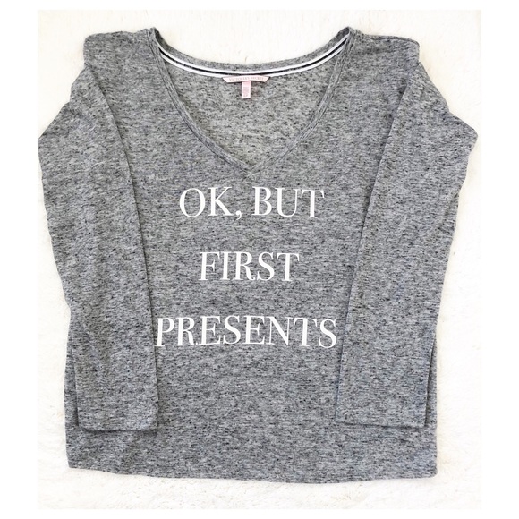 Victoria’s Secret ♥️ V-Neck Shirt - Picture 5 of 9